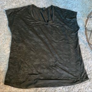 Lululemon v neck camo tee size 10